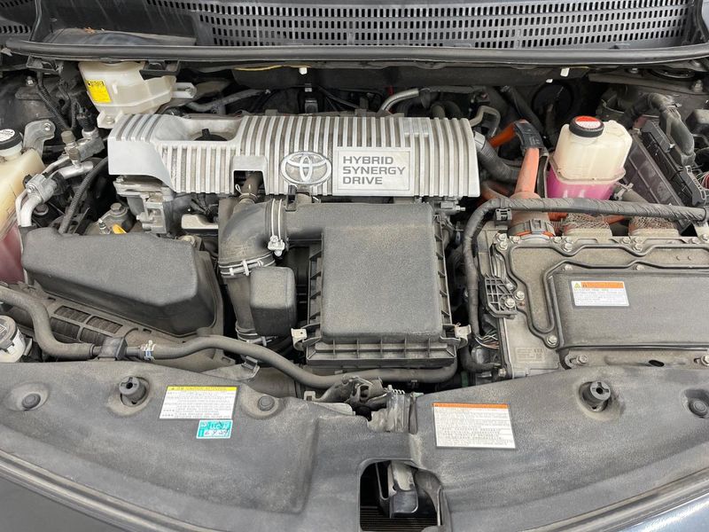 2015 Toyota Prius α DAA-ZVW41W (UW-6a8e5b6bc9730)[24]