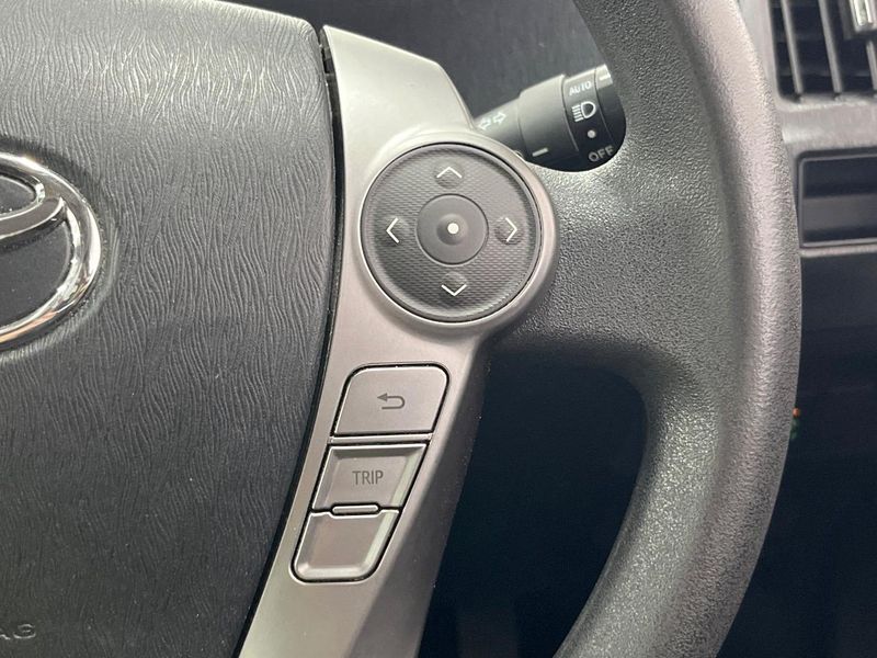2015 Toyota Prius α DAA-ZVW41W (UW-6a8e5b6bc9730)[19]