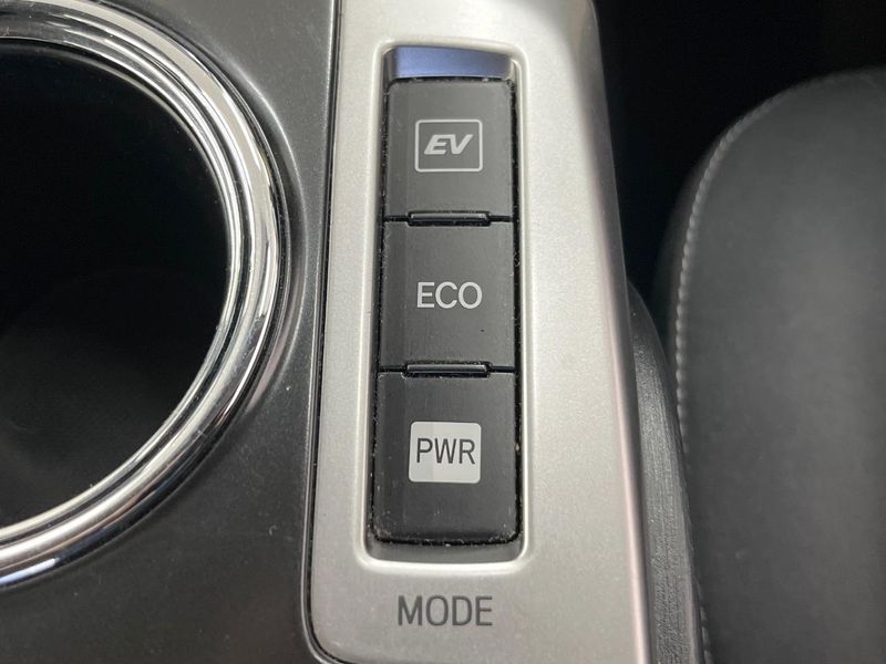 2015 Toyota Prius α DAA-ZVW41W (UW-6a8e5b6bc9730)[15]