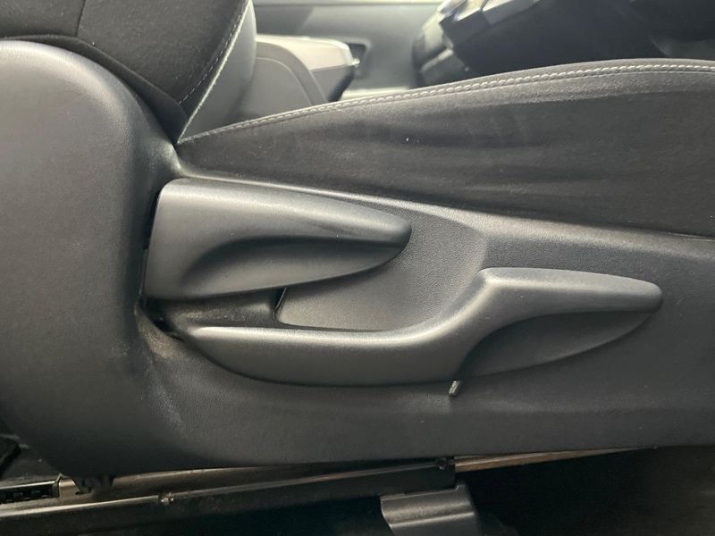 2015 Toyota Prius α DAA-ZVW41W (UW-6a8e5b6bc9730)[21]