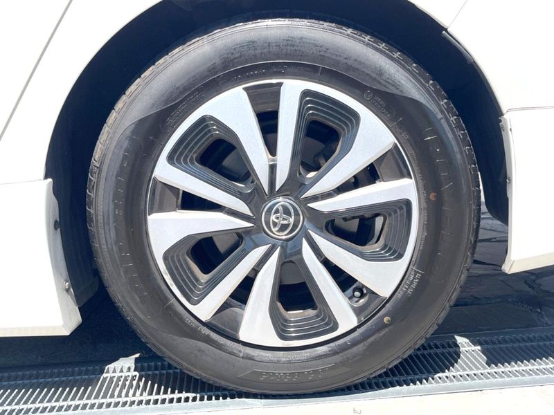 2017 Toyota Prius DAA-ZVW50 (UW-6a8e5b6fe5565)[17]