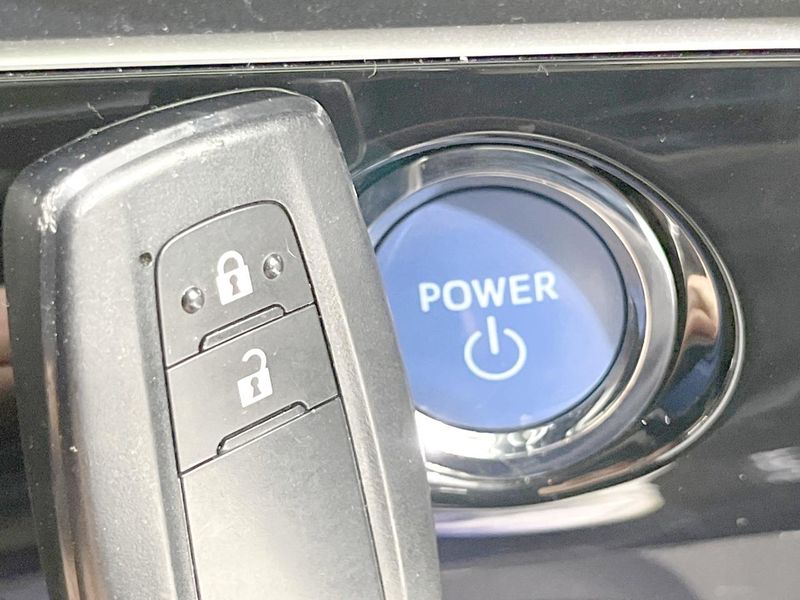 2019 Toyota Prius DAA-ZVW51 (UW-6a8e5b7686936)[6]