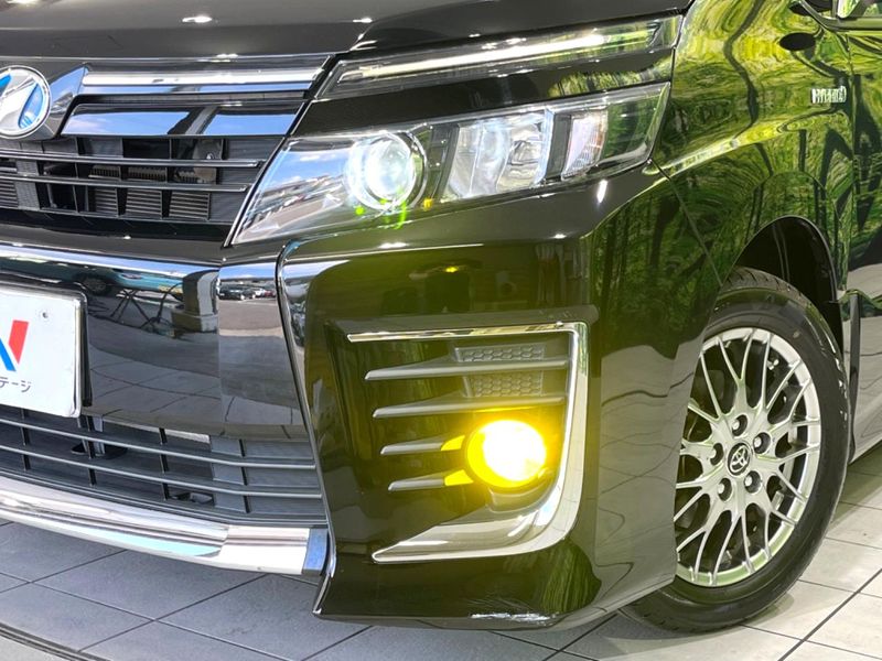 2016 Toyota Voxy DAA-ZWR80W (UW-6a8e5b80b5e7d)[12]