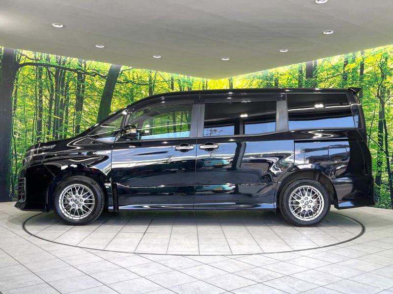 2016 Toyota Voxy DAA-ZWR80W (UW-6a8e5b80b5e7d)[26]