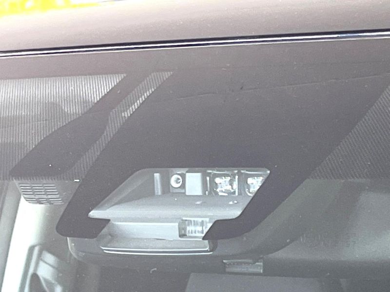 2016 Toyota Voxy DAA-ZWR80W (UW-6a8e5b80b5e7d)[5]