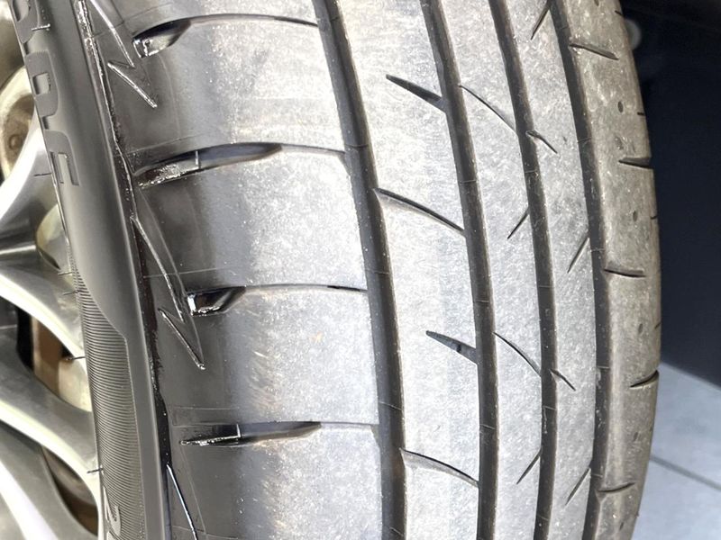 2016 Toyota Voxy DAA-ZWR80W (UW-6a8e5b80b5e7d)[14]