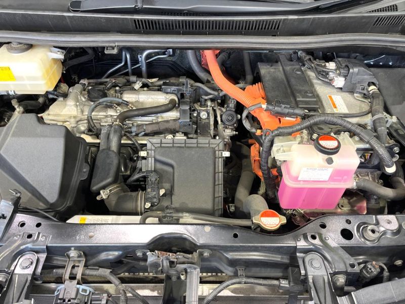 2016 Toyota Voxy DAA-ZWR80W (UW-6a8e5b80b5e7d)[4]