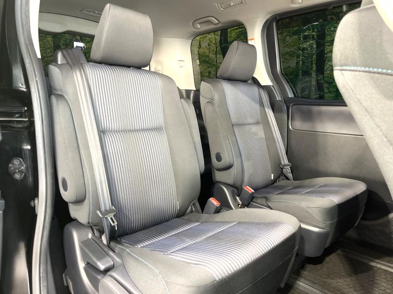 2016 Toyota Voxy DAA-ZWR80W (UW-6a8e5b80b5e7d)[9]