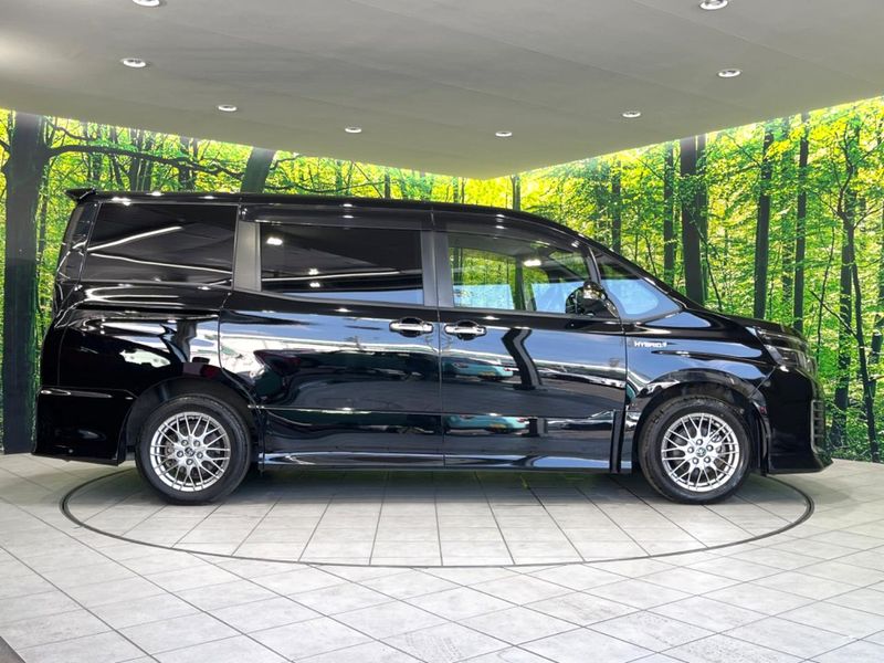 2016 Toyota Voxy DAA-ZWR80W (UW-6a8e5b80b5e7d)[22]