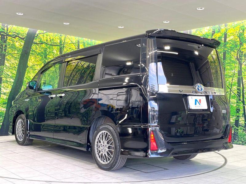 2016 Toyota Voxy DAA-ZWR80W (UW-6a8e5b80b5e7d)[25]