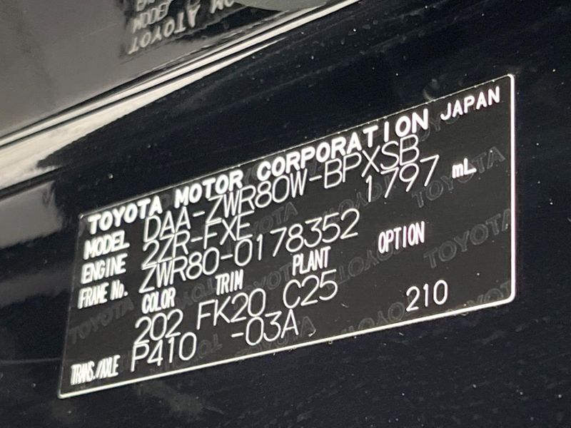 2016 Toyota Voxy DAA-ZWR80W (UW-6a8e5b80b5e7d)[1]