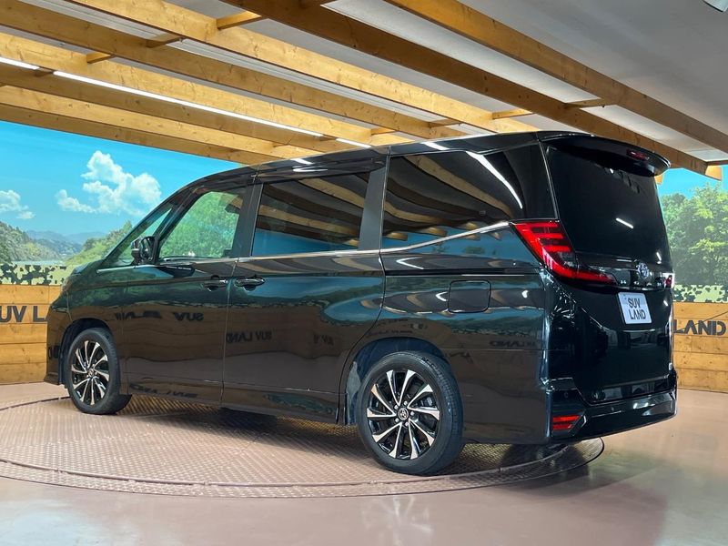 2022 Toyota Noah 6AA-ZWR90W (UW-6a8e5b8608c65)[7]