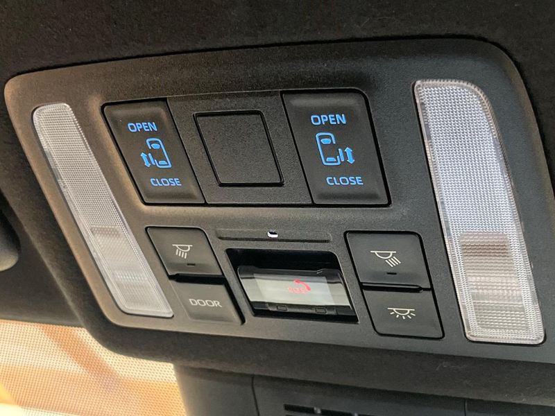 2022 Toyota Noah 6AA-ZWR90W (UW-6a8e5b8608c65)[25]