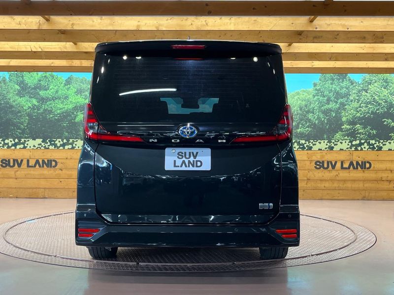 2022 Toyota Noah 6AA-ZWR90W (UW-6a8e5b8608c65)[5]