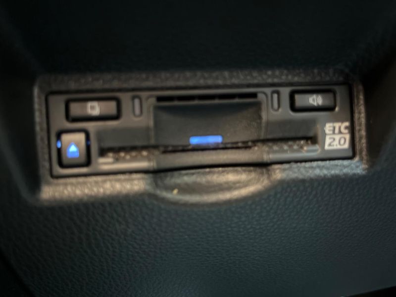 2023 Toyota Voxy 6AA-ZWR90W (UW-6a8e5b8bbc84a)[24]
