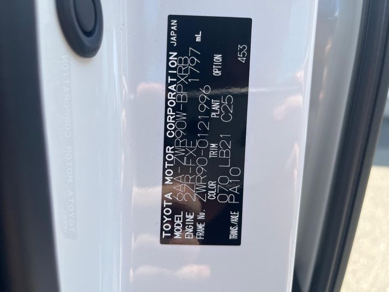 2023 Toyota Voxy 6AA-ZWR90W (UW-6a8e5b8bbc84a)[1]