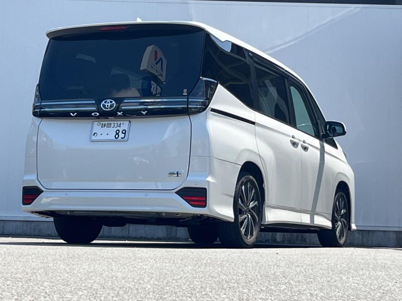 2023 Toyota Voxy 6AA-ZWR90W (UW-6a8e5b8bbc84a)[11]