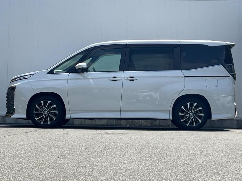 2023 Toyota Voxy 6AA-ZWR90W (UW-6a8e5b8bbc84a)[8]