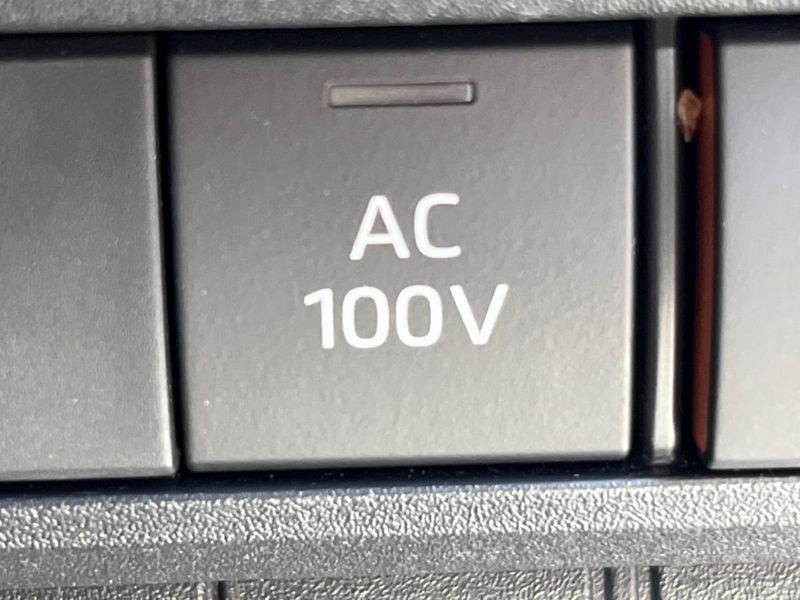 2023 Toyota Voxy 6AA-ZWR90W (UW-6a8e5b8bbc84a)[21]