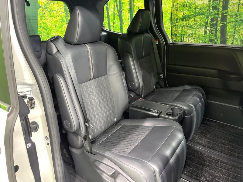 2023 Toyota Noah 6AA-ZWR90W (UW-6a8e5b8d3b56e)[16]