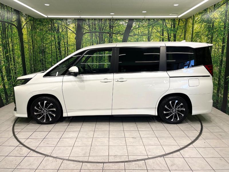 2023 Toyota Noah 6AA-ZWR90W (UW-6a8e5b8d3b56e)[9]