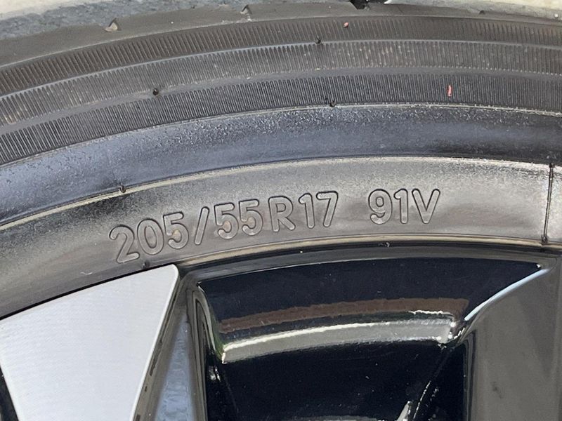 2023 Toyota Noah 6AA-ZWR90W (UW-6a8e5b8d5b61e)[23]