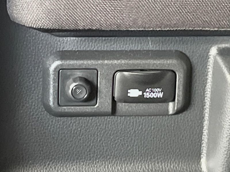2023 Toyota Noah 6AA-ZWR90W (UW-6a8e5b8d5b61e)[17]