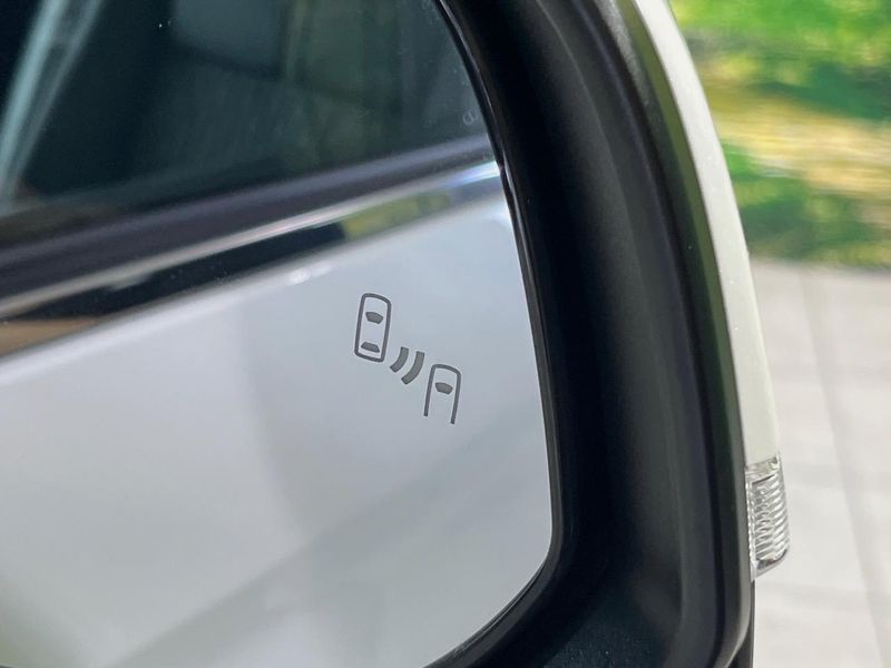2023 Toyota Noah 6AA-ZWR90W (UW-6a8e5b8d5b61e)[13]