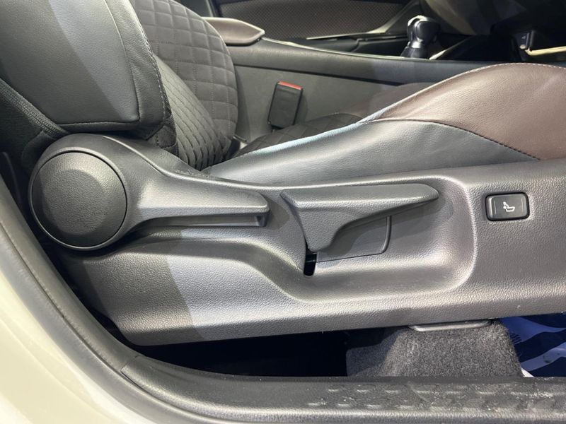 2018 Toyota C-HR DAA-ZYX10 (UW-6a8e5b98cfa6f)[29]