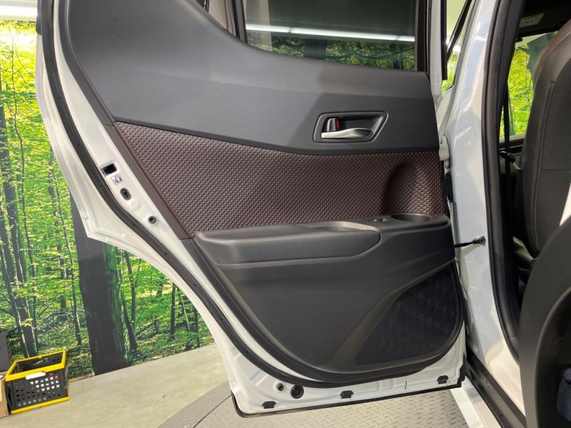 2018 Toyota C-HR DAA-ZYX10 (UW-6a8e5b98cfa6f)[19]