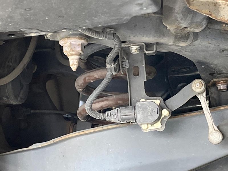 2018 Toyota C-HR DAA-ZYX10 (UW-6a8e5b98cfa6f)[24]