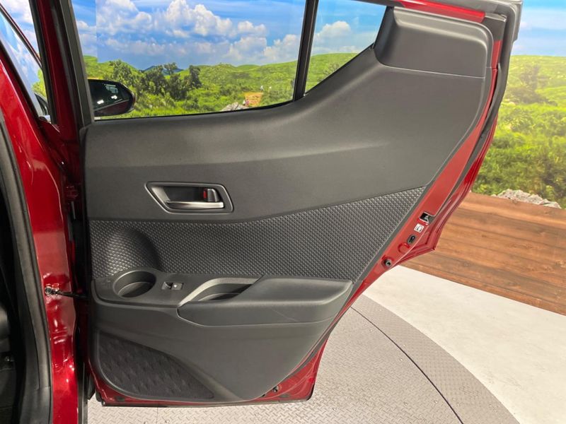 2018 Toyota C-HR DAA-ZYX10 (UW-6a8e5b993b25e)[21]