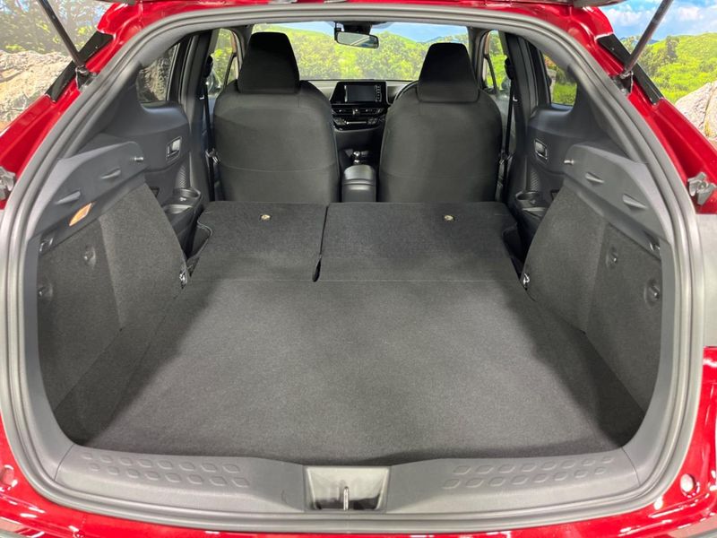 2018 Toyota C-HR DAA-ZYX10 (UW-6a8e5b993b25e)[14]