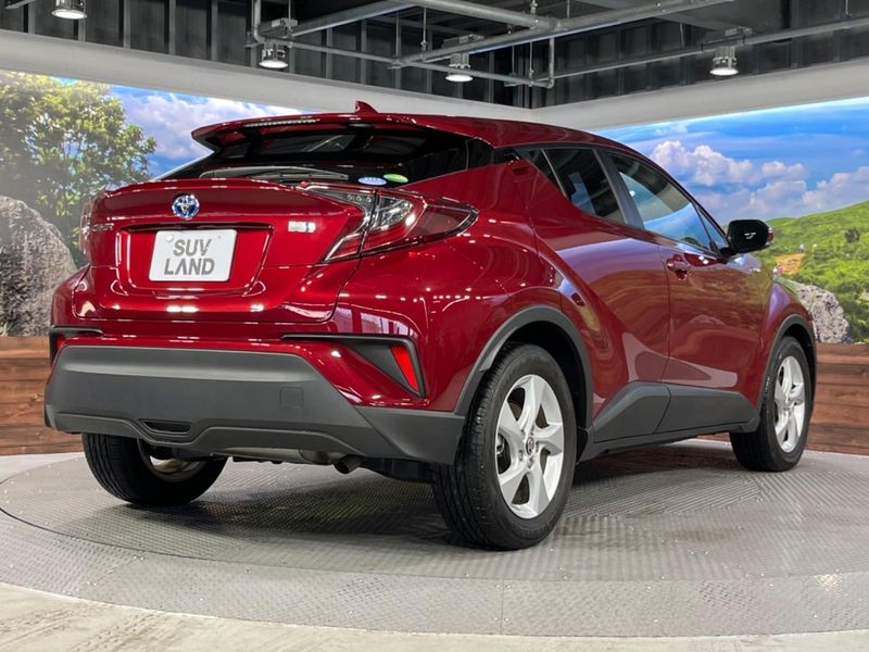 2018 Toyota C-HR DAA-ZYX10 (UW-6a8e5b993b25e)[9]