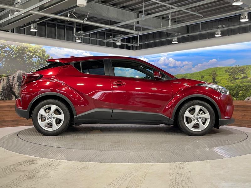 2018 Toyota C-HR DAA-ZYX10 (UW-6a8e5b993b25e)[8]