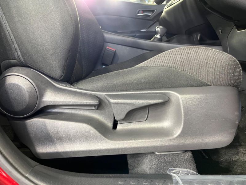 2018 Toyota C-HR DAA-ZYX10 (UW-6a8e5b993b25e)[24]