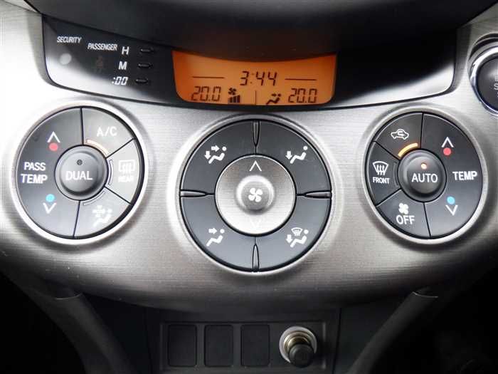 2013 Toyota Vanguard DBA-ACA33W (UW-6a8fa115418ef)[13]