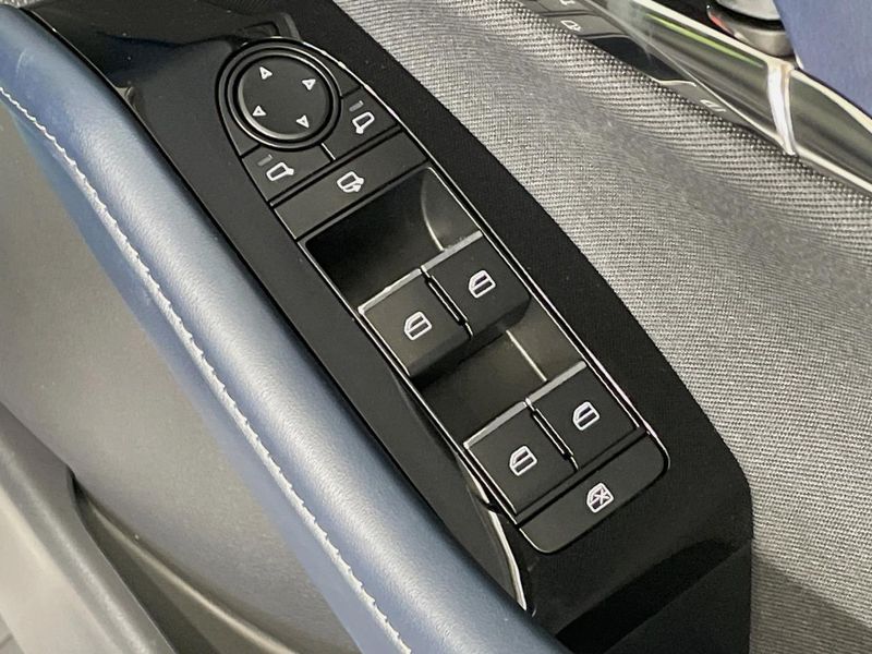 2023 Mazda CX-30 5AA-DMEJ3P (UW-6a8fa9ae4d329)[26]
