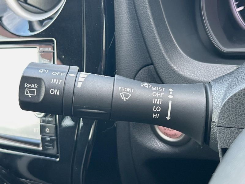 2016 Nissan Note DBA-E12 (UW-6a8fa9b604df9)[28]