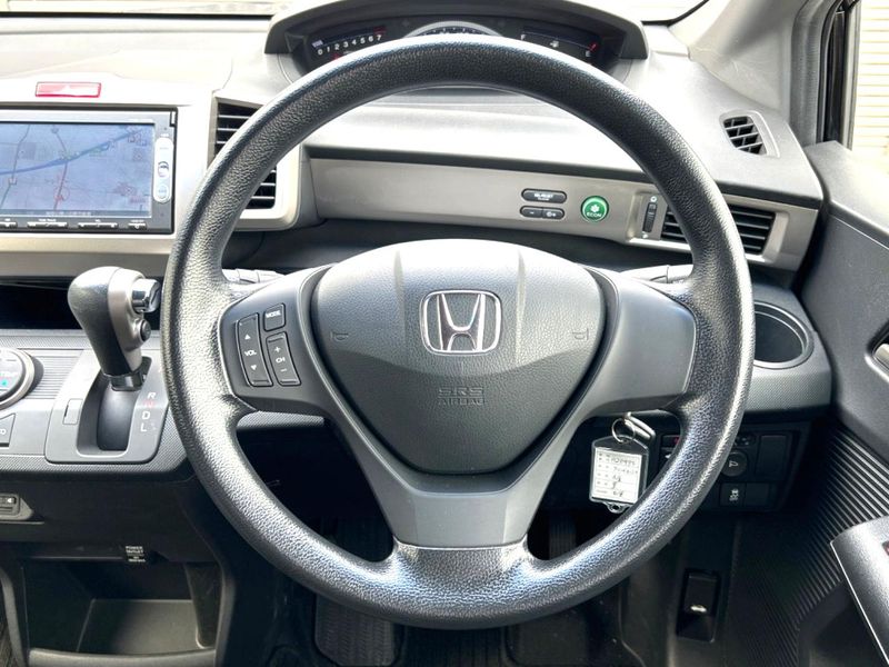 2014 Honda Freed Spike DBA-GB3 (UW-6a8fa9caf38d0)[21]
