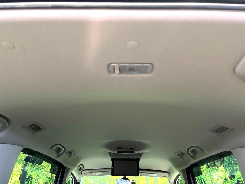 2017 Nissan Serena DAA-GFC27 (UW-6a8fa9dea8048)[17]
