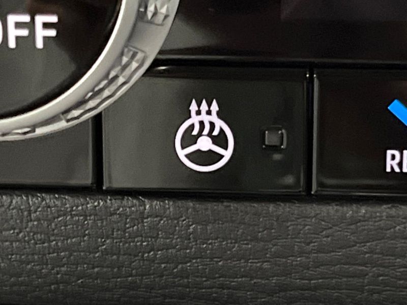 2022 Mitsubishi OUTLANDER PHEV 5LA-GN0W (UW-6a8fa9ef43b67)[11]