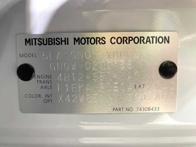 2022 Mitsubishi OUTLANDER PHEV 5LA-GN0W (UW-6a8fa9f06780f)[1]