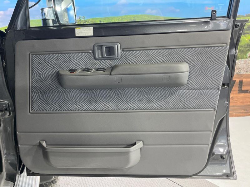 2014 Toyota Land Cruiser 70 CBF-GRJ76K (UW-6a8fa9fac2ef3)[21]