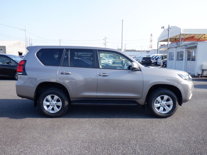2018 Toyota Land Cruiser Prado CBA-TRJ150W (UW-mtay249100ud)[3]