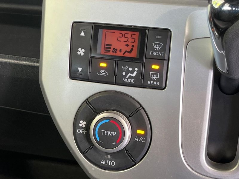 2014 Daihatsu Wake DBA-LA700S (UW-6a8faaee3961e)[11]