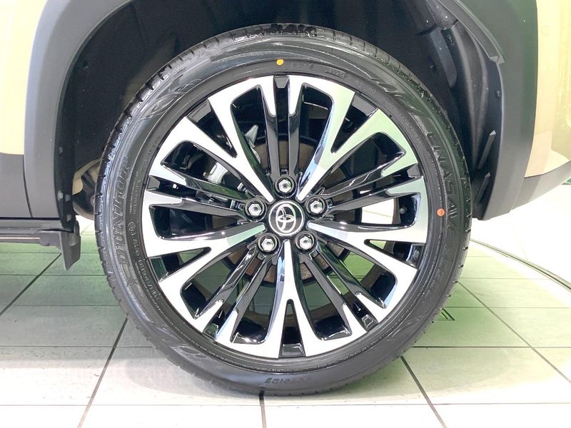 2025 Toyota Yaris Cross 6AA-MXPJ10 (UW-6a8fab9e61ab4)[12]