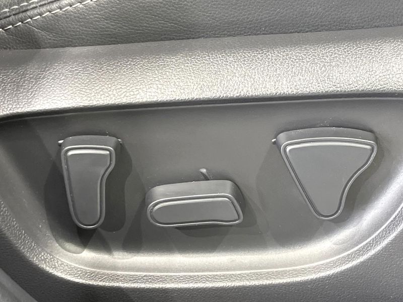2023 Toyota Yaris Cross 6AA-MXPJ15 (UW-6a8faba057759)[19]