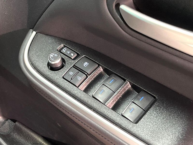 2022 Toyota Voxy 6BA-MZRA90W (UW-6a8fabcaebe00)[17]