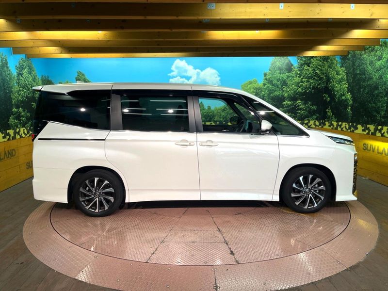 2022 Toyota Voxy 6BA-MZRA90W (UW-6a8fabcaebe00)[15]